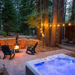 Shady Pines Cabin w/ Hot Tub & Forest Views