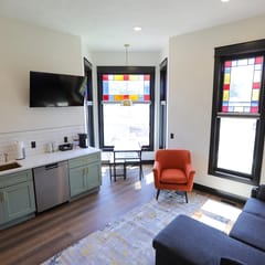 Chic Queen Apartment at the Victorian Unit A