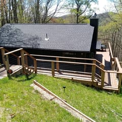 Adorable comfort on 2 acres close to hiking trails
