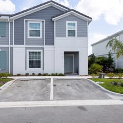 5BR Townhome with Pool & Water View