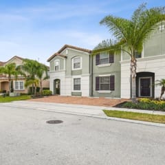 5BR Solterra Townhome with Splash Pool & Loft