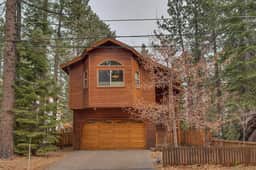 Lukins Lodge by the Lake | Hot Tub