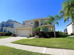 Overlooking the golf course, spacious interior!