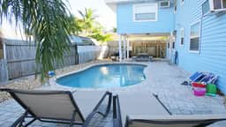 Steps from beach! Air-conditioned - shared pool