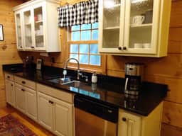 Wolf Laurel Bee Mountain Retreat - Pet Friendly