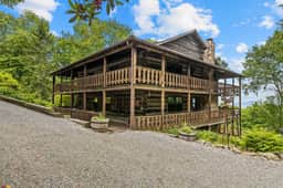 Logs of Luxury Cabin - Golfers Dream - Image 3