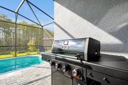 Modern 5-Bedroom Retreat with Themed Decor & BBQ - Image 5