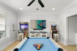 Vast Cay Castle with Private Beach and Game Room