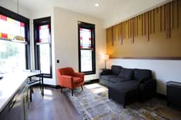 Chic Queen Apartment at the Victorian Unit A