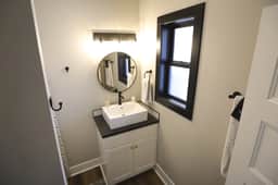 Modern Queen Studio at the Victorian - Unit B