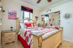EV_536 - Tropical Haven Retreat