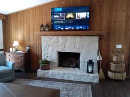 Adorable comfort on 2 acres close to hiking trails