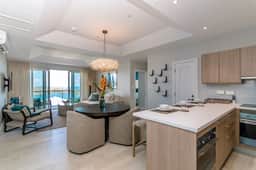 Rose Quartz - 2 Bedroom Luxury Suite with Ocean