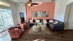 Convenient to restaurants, pool, golf views - Image 2