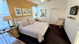 Convenient to restaurants, pool, golf views - Image 5