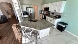 Convenient to restaurants, pool, golf views - Image 3