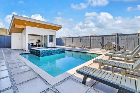 Agave La Vie With Elevator and Private Beach - Image 1