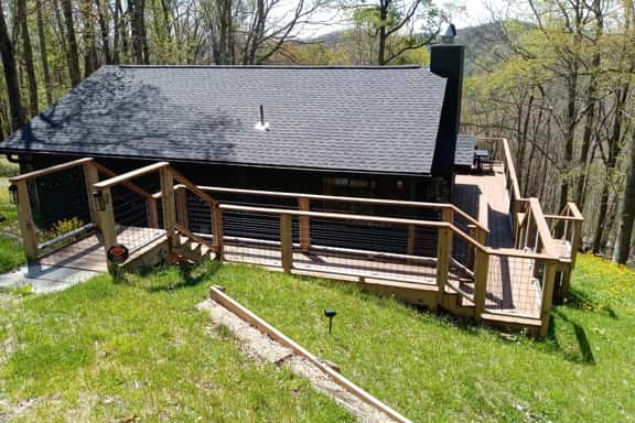 Adorable comfort on 2 acres close to hiking trails - Image 1