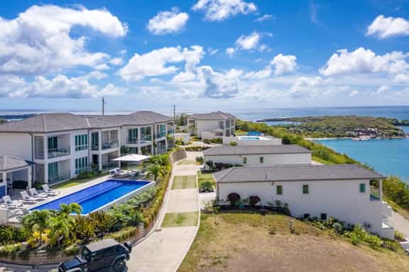 Onyx Luxe Condo with Ocean Views and Pool - Image 1