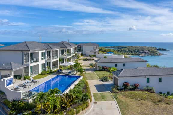 Tiger's Eye - 2-Bed Luxury Suite with Ocean Views - Image 1
