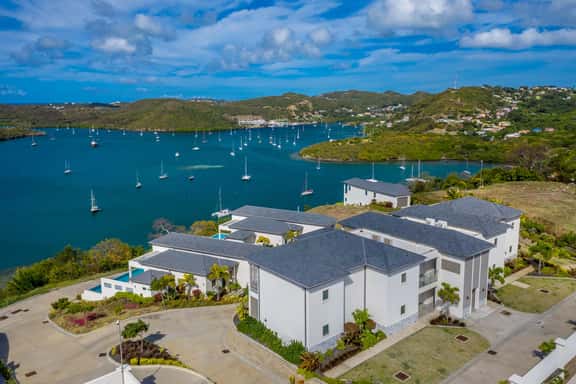 Rose Quartz - 2 Bedroom Luxury Suite with Ocean - Image 1