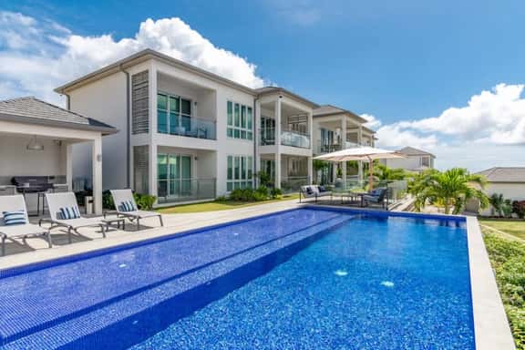 Jade - 2-Bed Luxury Suite with Ocean Views - Image 1