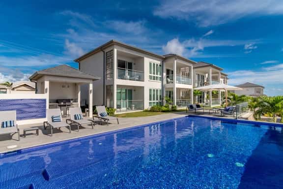 Blue Lace - 2 Bed Luxury Suite with Ocean - Image 1