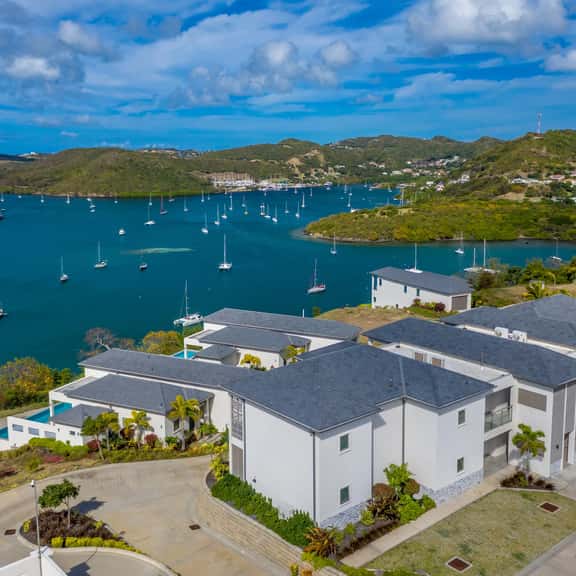 Rose Quartz - 2 Bedroom Luxury Suite with Ocean - Image 1