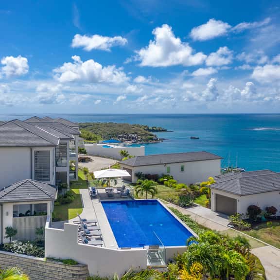 Citrine 2 Bedroom Luxury Suite w Resort Amenities - Image 1