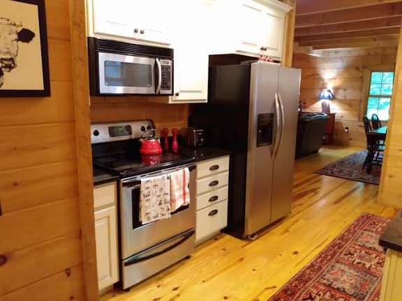 Wolf Laurel Bee Mountain Retreat - Pet Friendly
