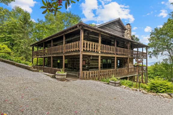 Logs of Luxury Cabin - Golfers Dream - Image 3