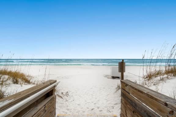 Mainsail Breeze with Heated Pool and Private Beach