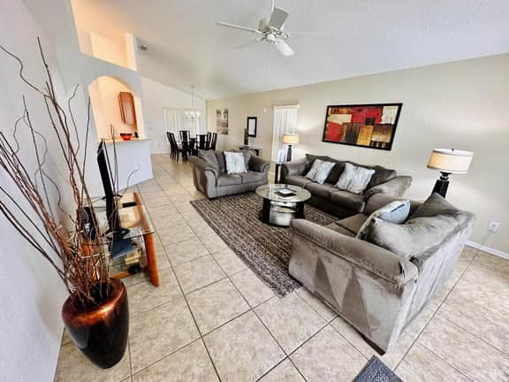 4 Bed Pool Home on Golf Community (1332)