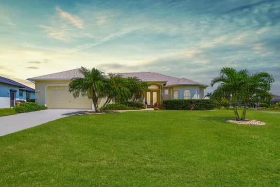 Villa del Sol with Pool