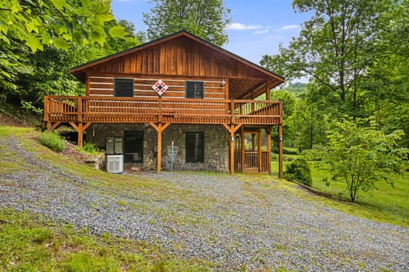 Creekside Cabin - Golf and Snow Skiing Access