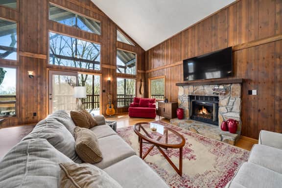 Wolf Ridge Retreat/Upscale Cabin/Skiing/Hiking