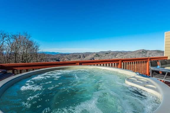 3BR Mountain Retreat with Hot Tub Near Slopes