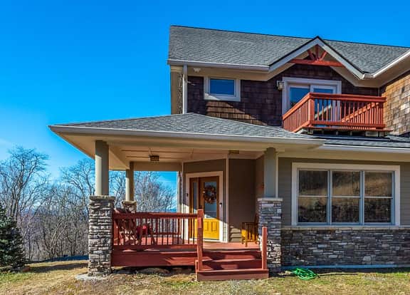 3BR Mountain Retreat with Hot Tub Near Slopes