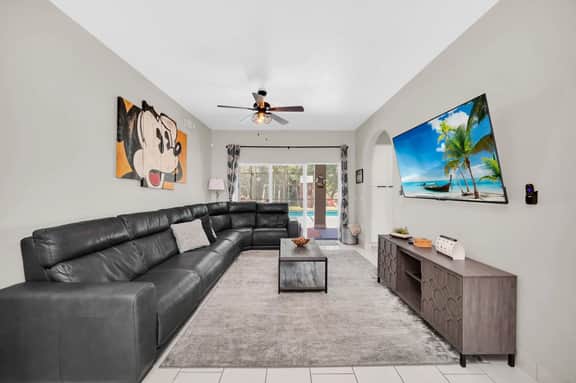 Spacious 4BR Family Villa Near Disney with Pool & Games