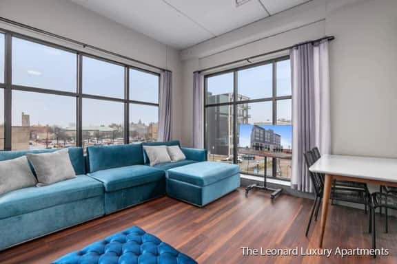 1 Queen Bedroom w/ City Views - Leonard Building
