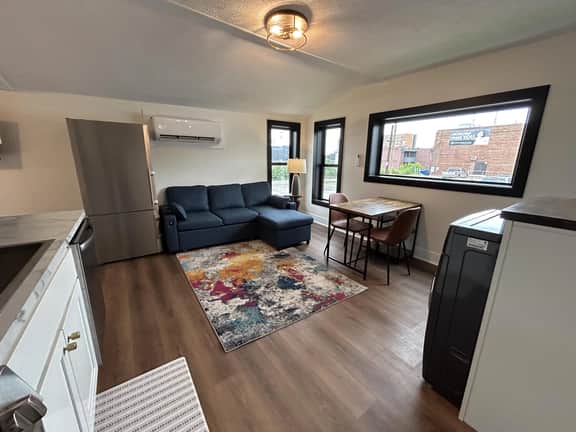 Victorian Queen Getaway Unit C + Washer/Dryer