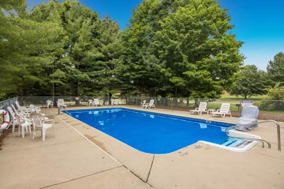 Charming Golf Course Retreat | Pool, Beach Access - Image 5