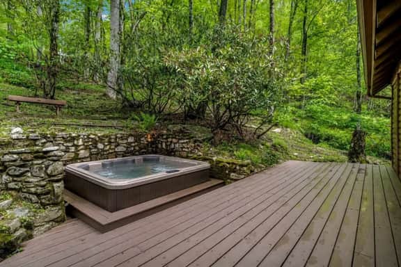 Wolf Laurel Cabin with Hot Tub Near Skiing - Image 4