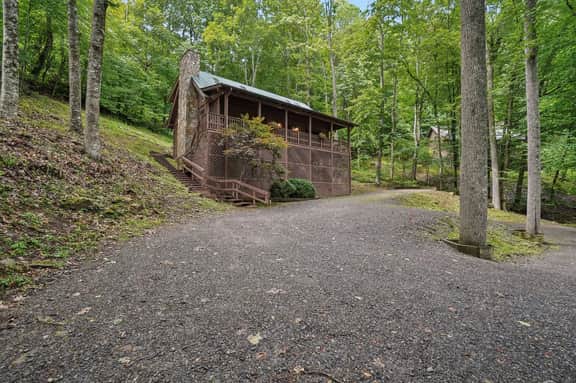 Wolf Laurel Cabin with Hot Tub Near Skiing - Image 2