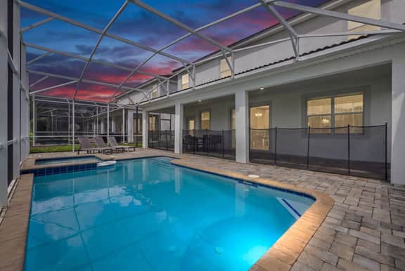 Grand 10-Bedroom Estate with Games Room and Resort Amenities - Image 4