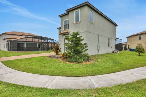 3BR Balmoral Condo Near Resort Amenities - Image 3