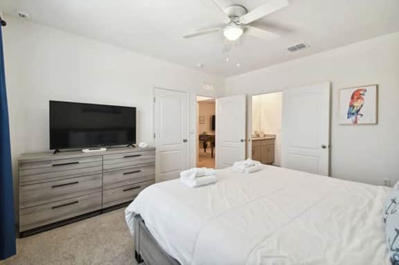 7704OML-Solterra Resort - Image 5