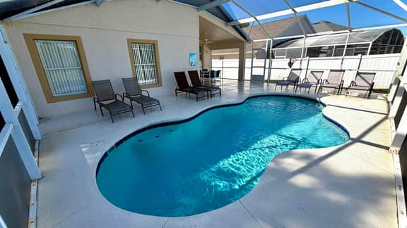 4 Bed Pool Home on Golf Community (1332) - Image 2
