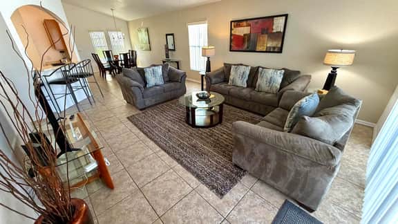 4 Bed Pool Home on Golf Community (1332) - Image 3
