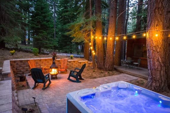 Shady Pines Cabin w/ Hot Tub & Forest Views